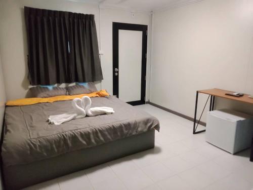 P29 Room Type - Deluxe King Room