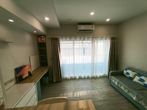 Harmony family room - Tap to explore photos