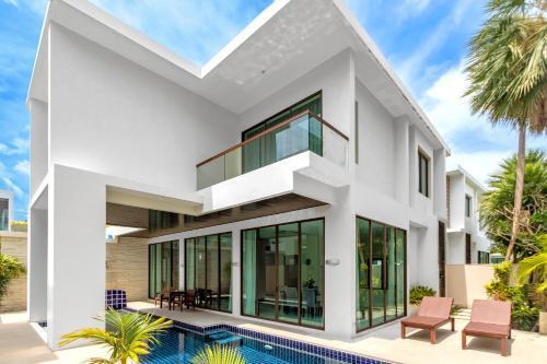 【超值】2卧室别墅【宽敞舒适】13米长私家泳池，配套齐全出行方便700米到kamala海滩