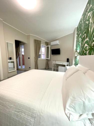 ALDIVA ROOMS Room Type - Double Room with Balcony and Partial Sea View ALDIVA ROOMS Room Type - Double Room with Balcony and Partial Sea View