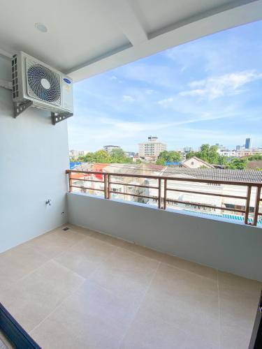 GP House Bangkok - Sukhumvit Onnut BTS Skytrain - Tap to explore photos
