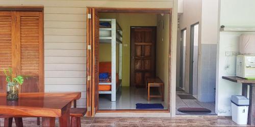 Baan Hinlad Home and Hostel Room Type - Budget Double Room