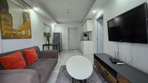 5 min walk to beach Tropical Garden