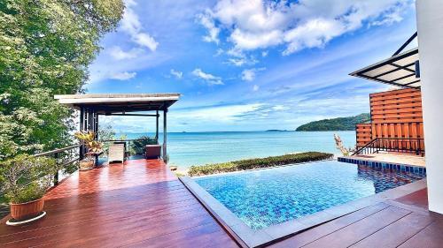 Koh Sirey Beachfront Pool Villa - 2 Bedrooms House