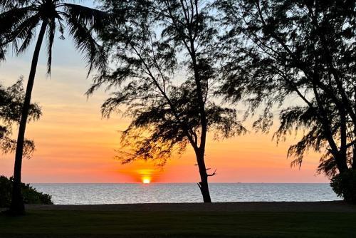 Baan Mai Khao - 2 Bedroom Luxury Condo - Direct Pool & Beach Access
