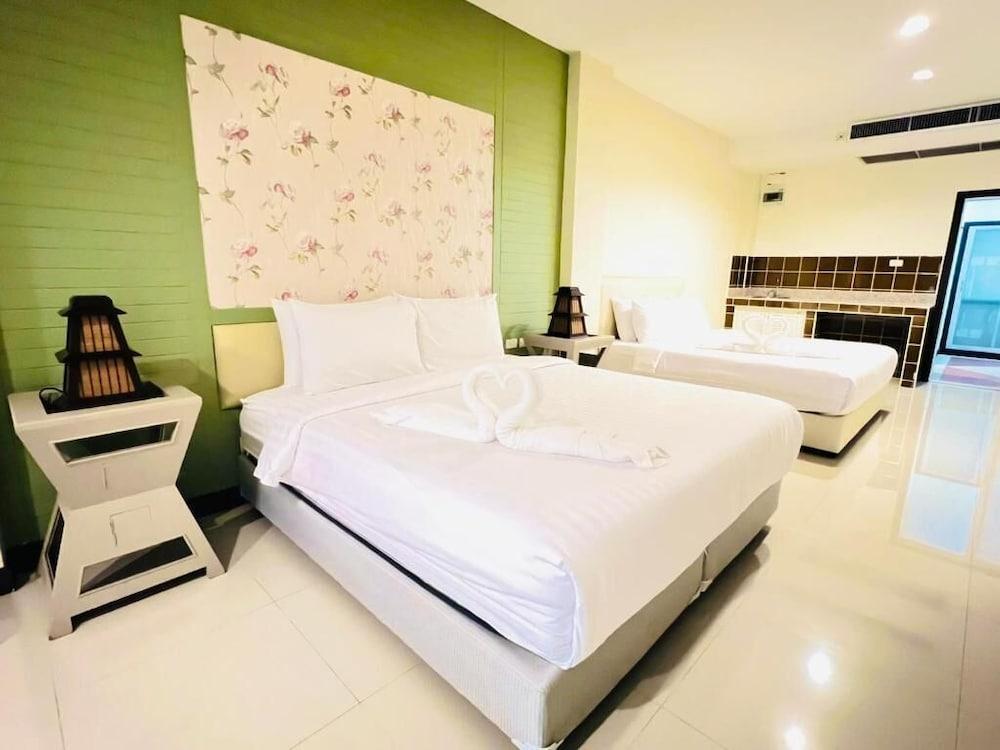 J STAR Room Type - Family Room