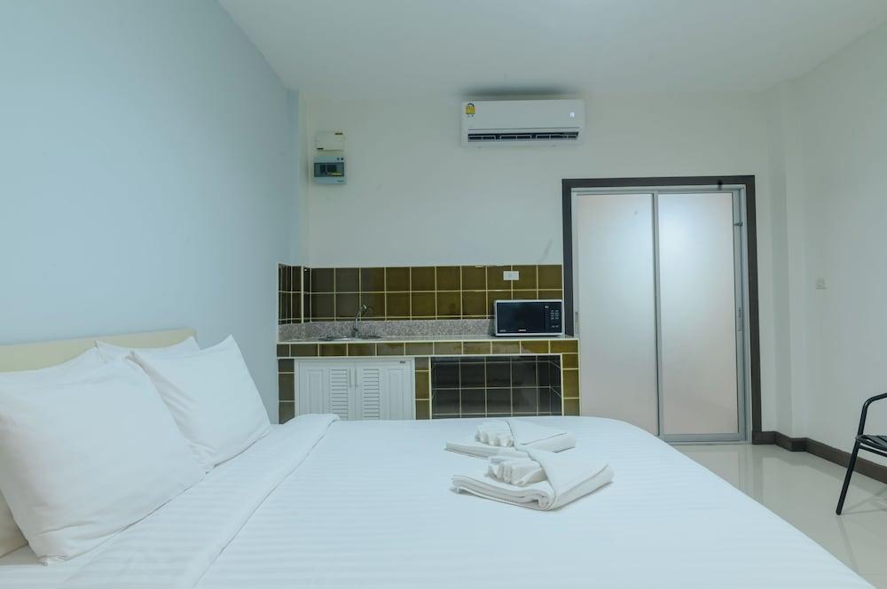 J STAR Room Type - Family Room