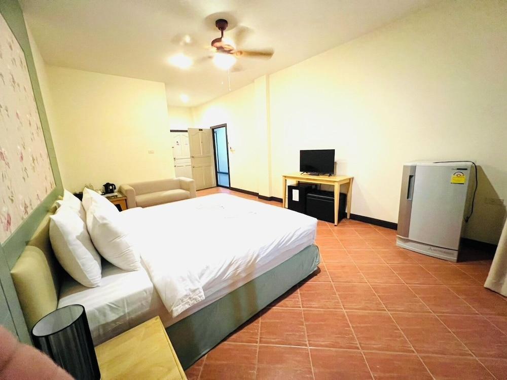 J STAR Room Type - Deluxe Double Room