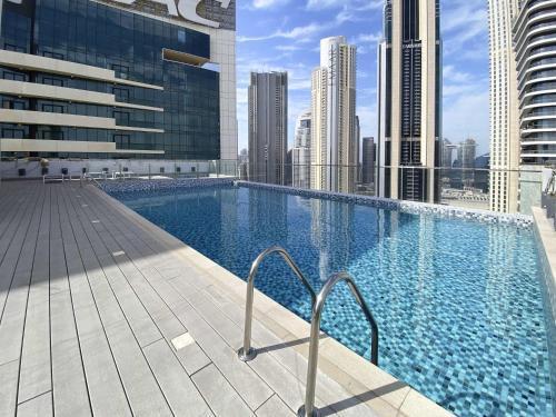 Silkhaus Burj Khalifa proxy 1BR with extra single bedroom - Tap to explore photos