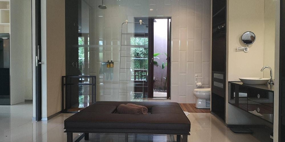 This is a Fantastic Honeymoon Exotic Villa 3 No Pet - Tap to explore photos