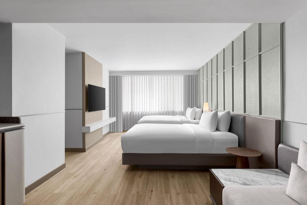 Courtyard by Marriott Bangkok Sukhumvit 20 Room Type - Club Studio Suite, 2 Double Beds, Bathtub (Bathtub) Courtyard by Marriott Bangkok Sukhumvit 20 Room Type - Club Studio Suite, 2 Double Beds, Bathtub (Bathtub)