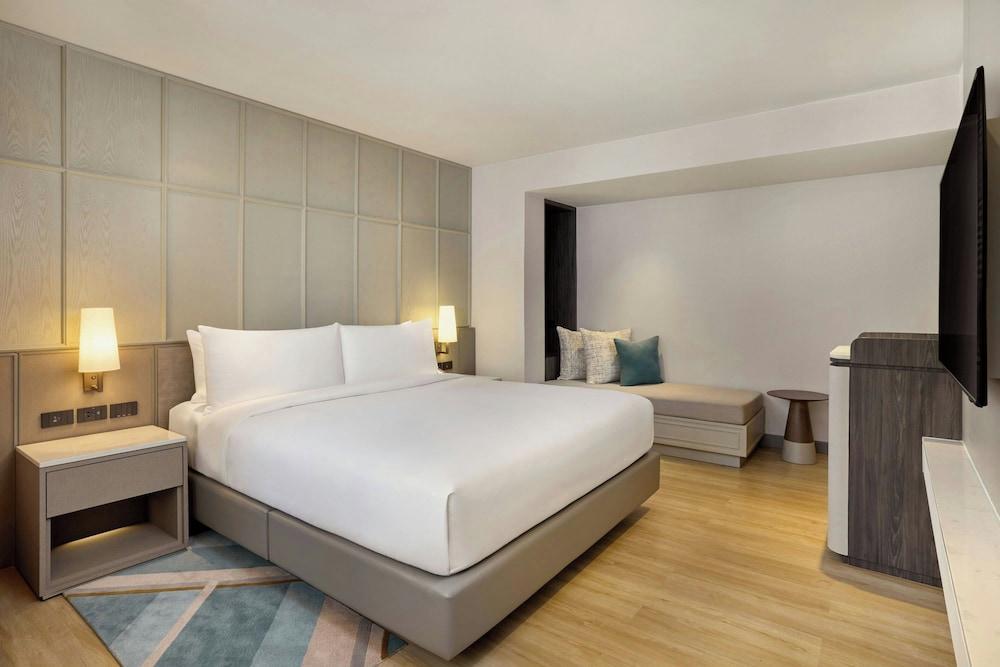 Courtyard by Marriott Bangkok Sukhumvit 20 Room Type - Club Studio, 1 King Bed