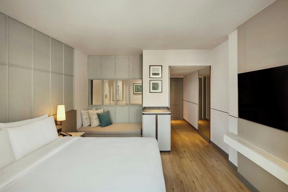 Courtyard by Marriott Bangkok Sukhumvit 20 Room Type - Deluxe Room, 1 King Bed Courtyard by Marriott Bangkok Sukhumvit 20 Room Type - Deluxe Room, 1 King Bed