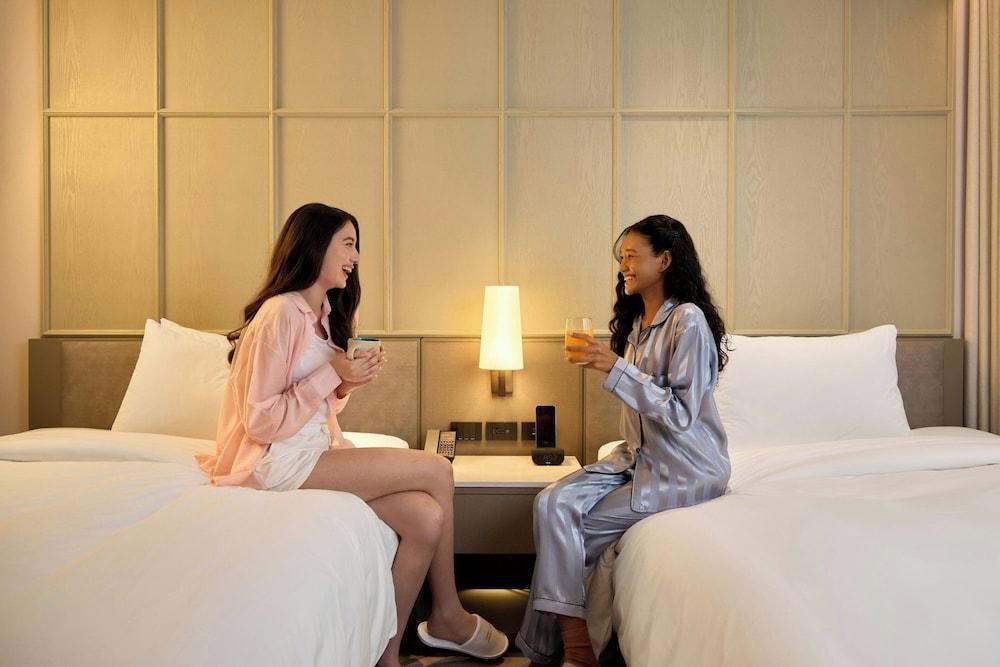 Courtyard by Marriott Bangkok Sukhumvit 20 Room Type - Deluxe Double Bathtub, Deluxe Guest room, 2 Double