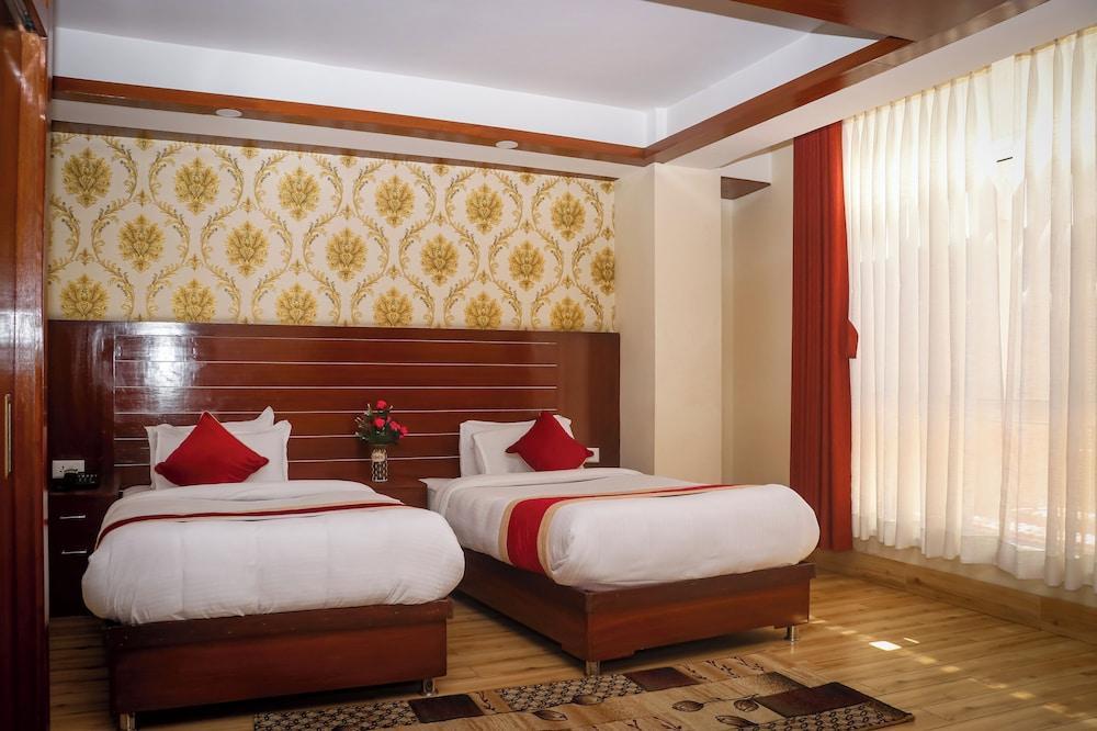 Hotel Simal Room Type - Deluxe Twin Room