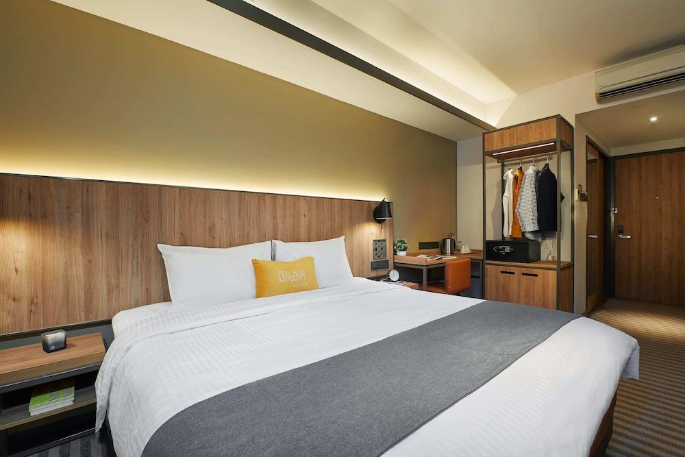 Dash Living Rochor Room Type - Comfy Room