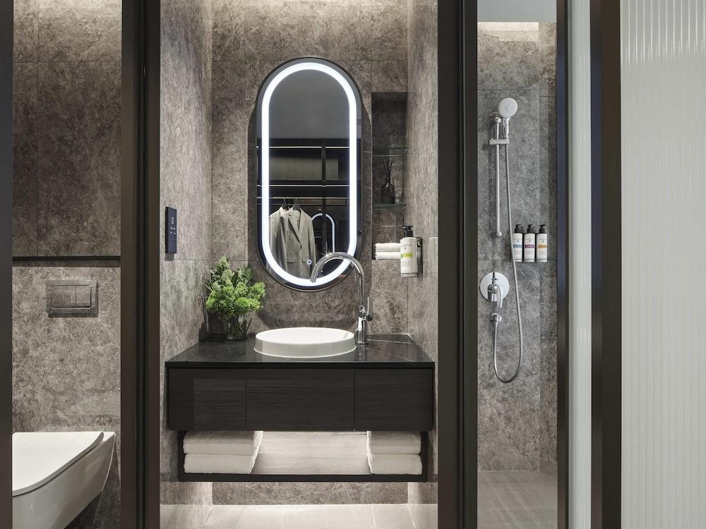 Pullman Singapore Hill Street Room Type - Deluxe King Room with Bay View