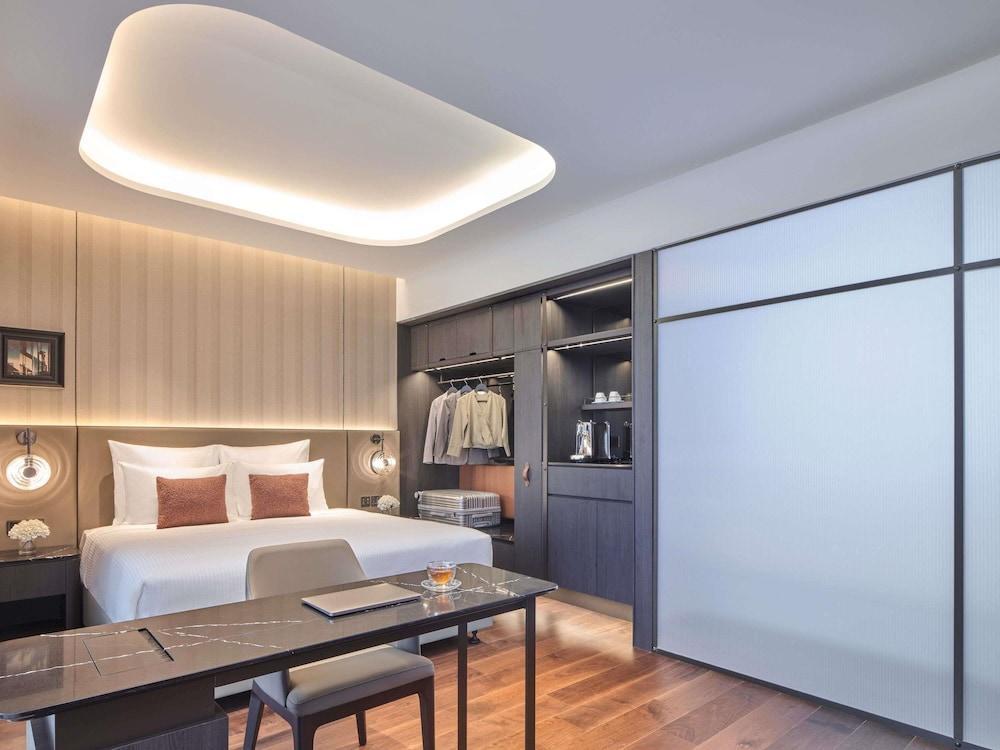 Pullman Singapore Hill Street Room Type - Studio Suite, 1 King Bed, Club Lounge Access