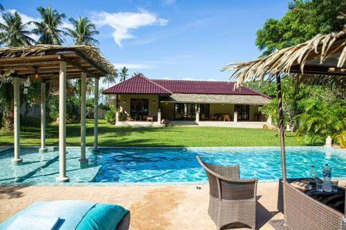 MAïLO pool villa 5BR 10 guests - Tap to explore photos