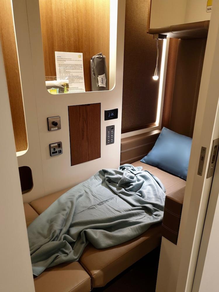 Sleep 'n fly Sleep Lounge, NORTH Node - Transit only - Tap to explore photos
