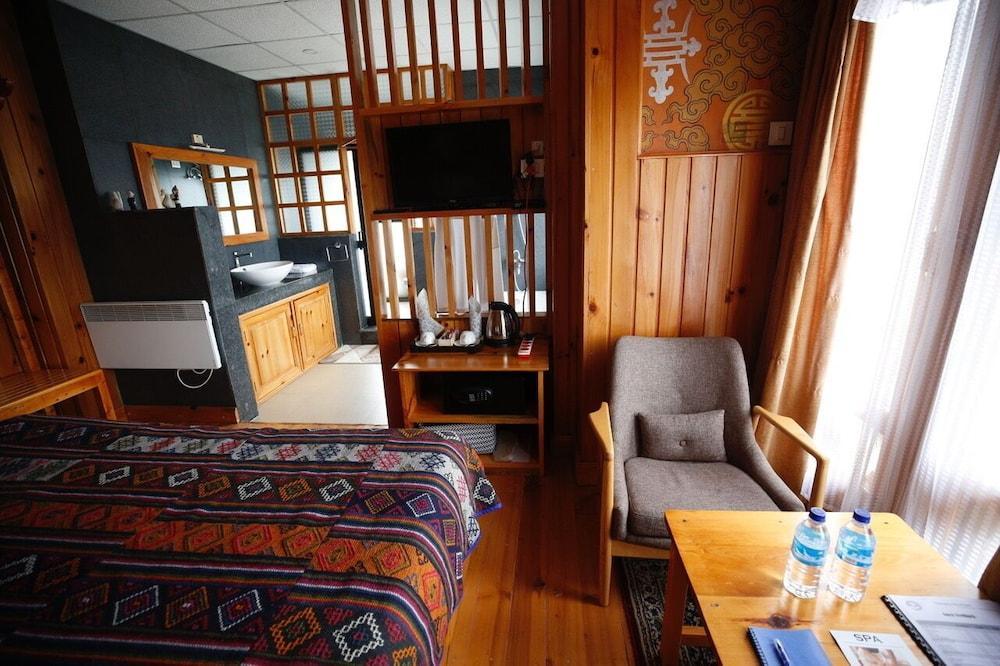 Thimphu Boutique Room Type - Deluxe Double Room, Mountain View
