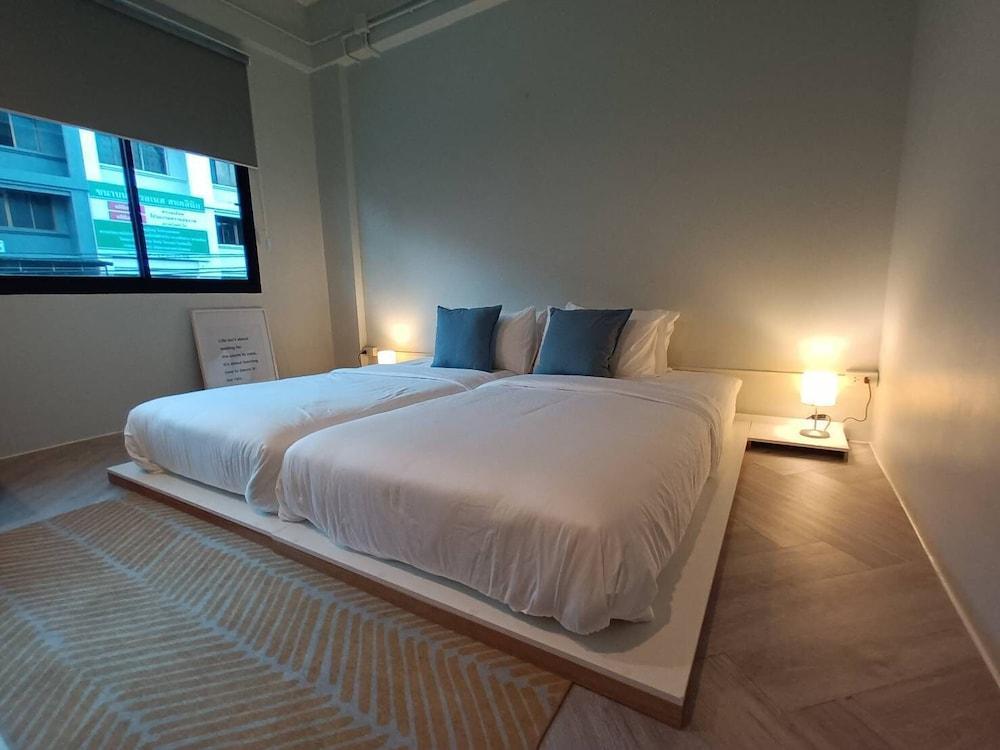into the town Room Type - Deluxe Twin Room