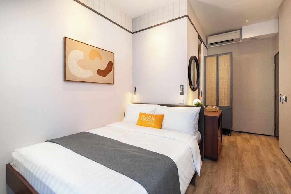 Dash Living on Queen's Room Type - Executive Queen Room