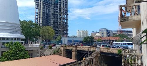 Colombo Downtown Monkey Backpackers Hostel - Tap to explore photos