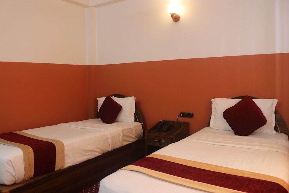 OYO 797 Hotel Aakansh - Tap to explore photos