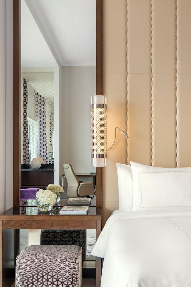 Rixos Marina Abu Dhabi Room Type - Superior Room, 1 King Bed