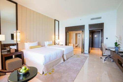 Rixos Marina Abu Dhabi - Tap to explore photos