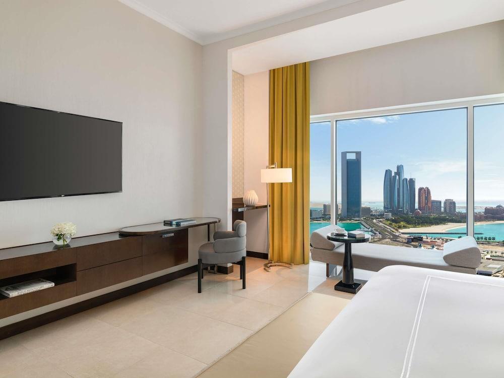 Rixos Marina Abu Dhabi Room Type - Deluxe Room, 1 King Bed (Corniche view)