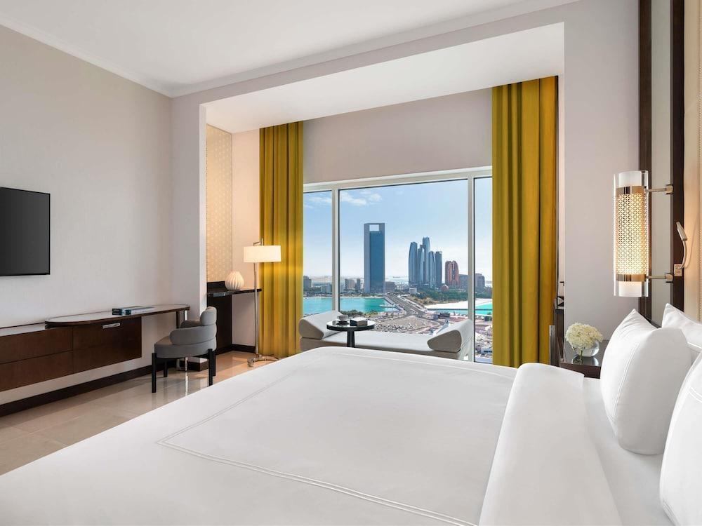 Rixos Marina Abu Dhabi Room Type - Deluxe Room, 1 King Bed (Corniche view)
