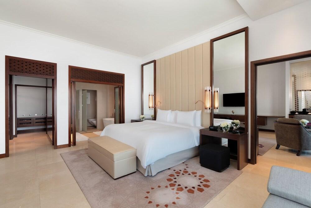 Rixos Marina Abu Dhabi - Tap to explore photos