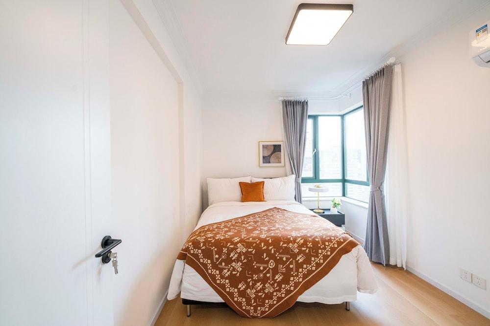 Tyms High Serviced Residence Shanghai Xujiahui Metro Room Type - City View 2 Bedroom Elegant Family Suite