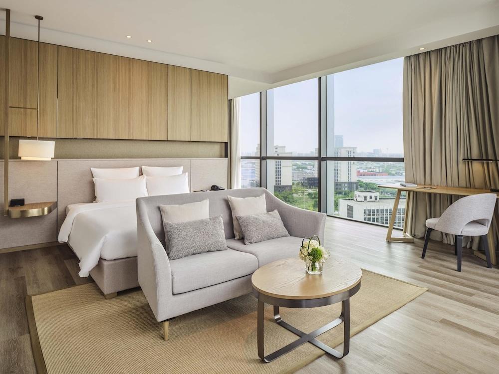 Novotel Shanghai Qingpu Excellence Room Type - Deluxe Room, 1 King Bed