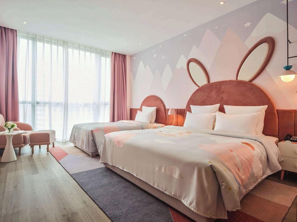 Novotel Shanghai Qingpu Excellence - Tap to explore photos