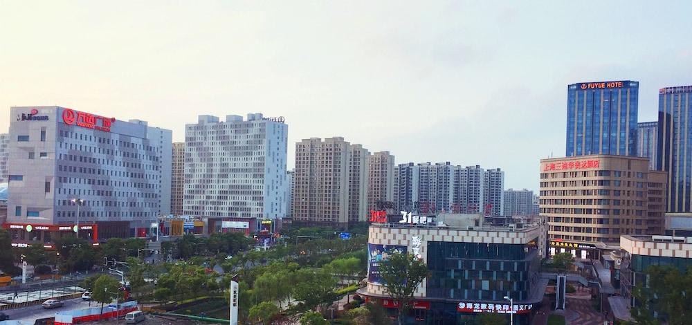 Ramada Shanghai Songjiang - Tap to explore photos