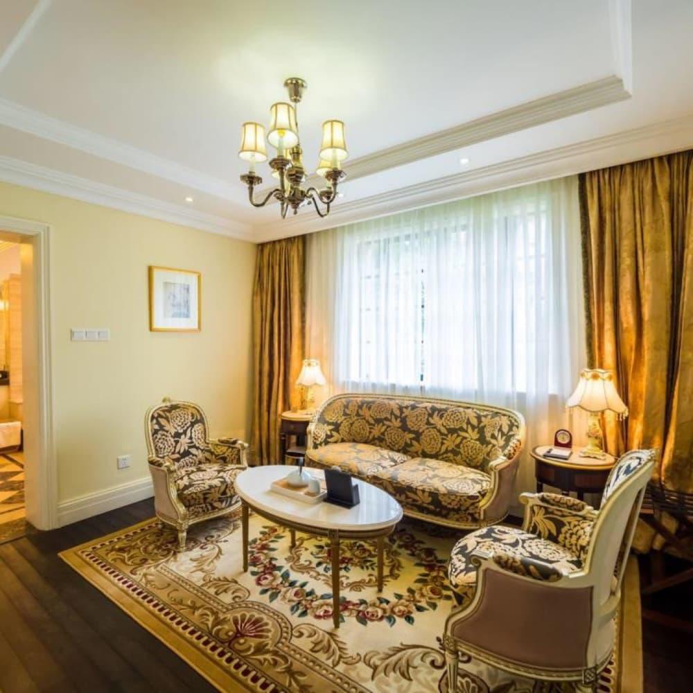 Shanghai Imperial Palace Club - Tap to explore photos
