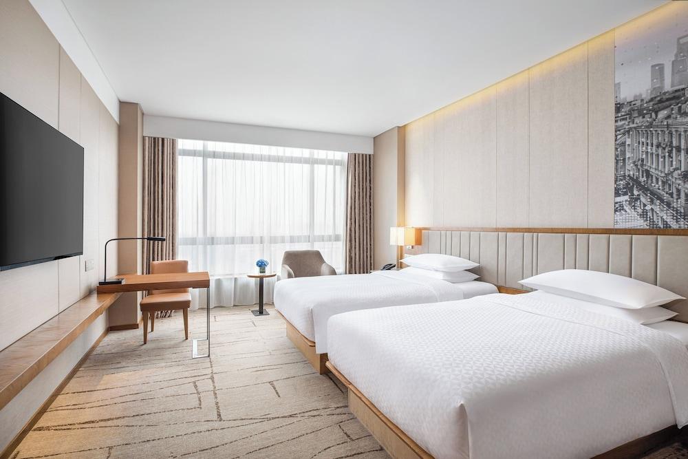 Four Points by Sheraton Shanghai, Kangqiao Room Type - Deluxe Room, 2 Twin Beds