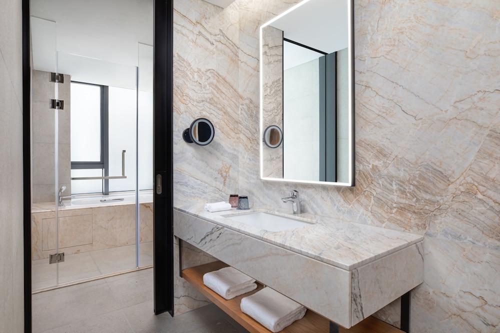 Four Points by Sheraton Shanghai Jiading - Tap to explore photos