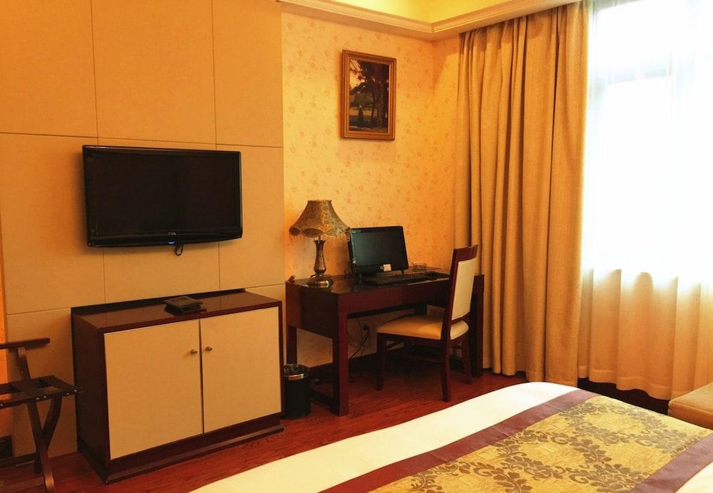Rezen Select Shanghai International Resort - Tap to explore photos