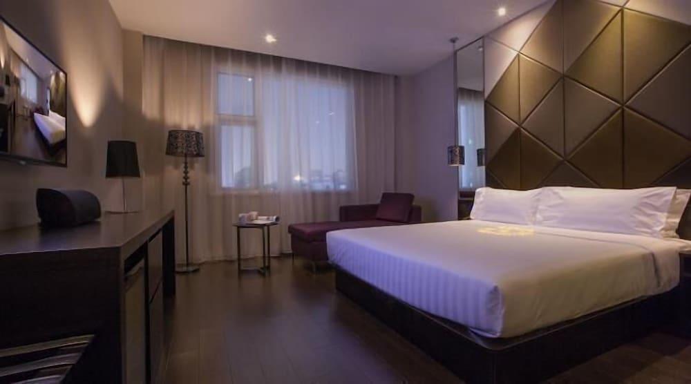 Orange Hotel Select Hongqiao Gubei - Tap to explore photos
