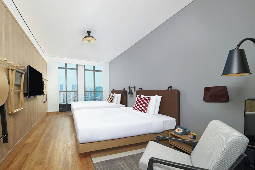 Moxy Shanghai Xuhui Room Type - Standard Room, 2 Double Beds, City View