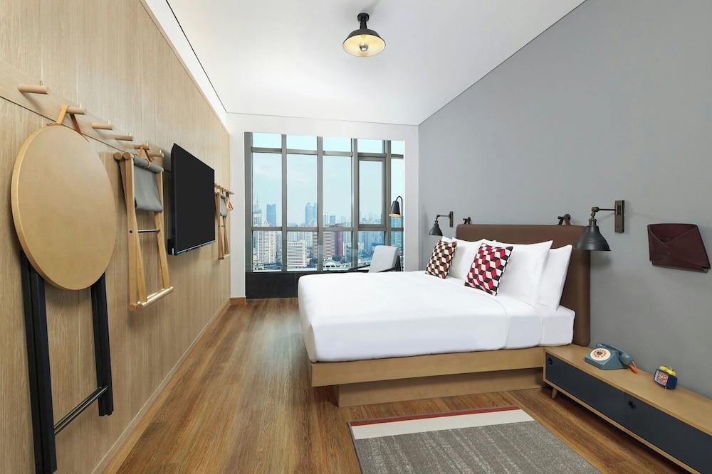 Moxy Shanghai Xuhui Room Type - Standard Room, 1 King Bed, City View