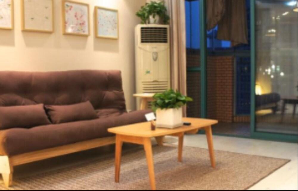 GoNative Homestay Xintiandi - Tap to explore photos