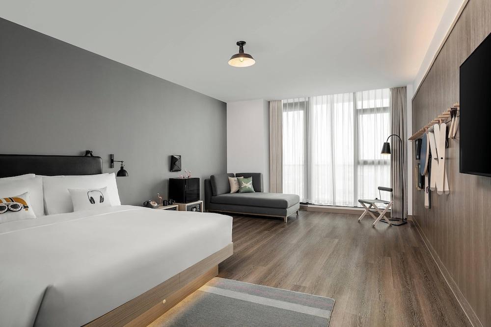 Moxy Shanghai Hongqiao NECC Room Type - Deluxe King Room