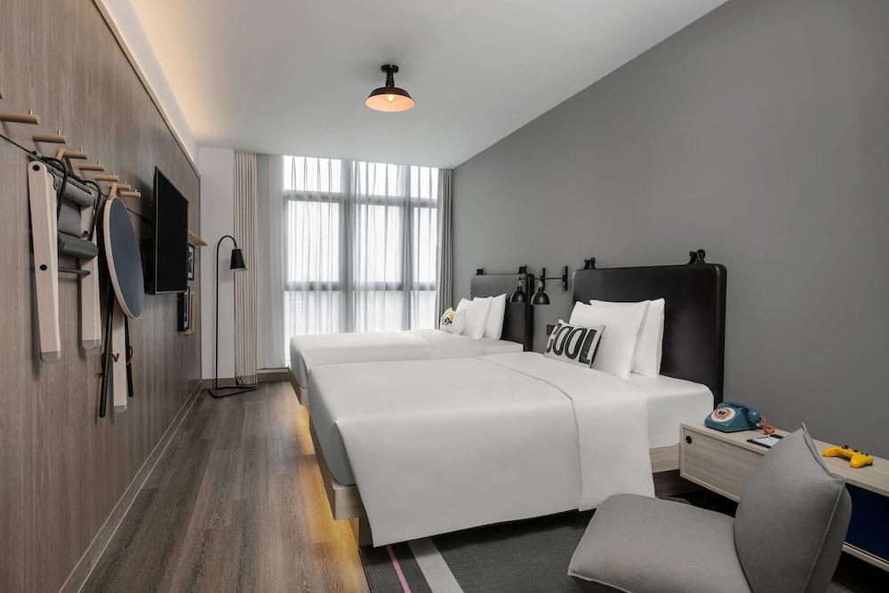 Moxy Shanghai Hongqiao NECC Room Type - Standard Double Room