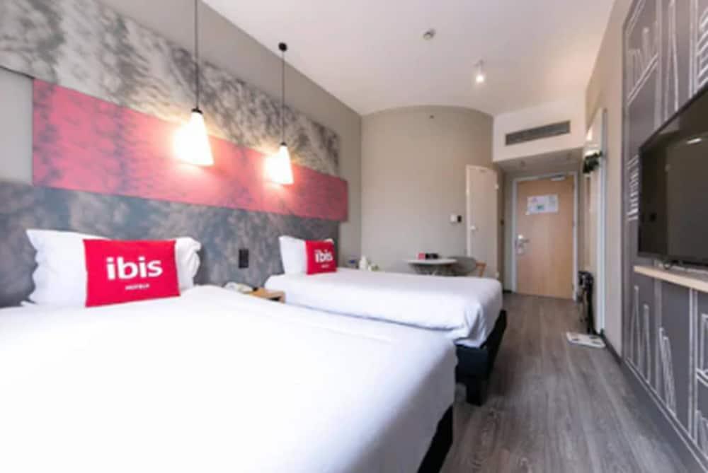 ibis Shanghai Chengshan Road Hotel - Tap to explore photos