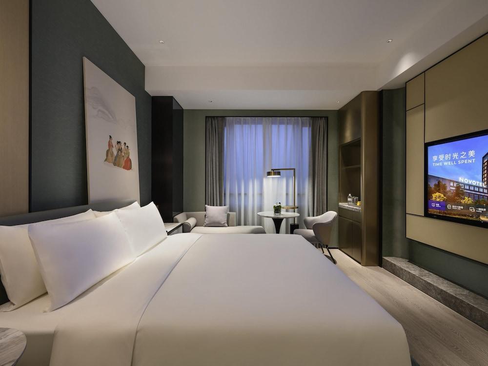 Novotel Shanghai Wanyuan Room Type - Superior Room (with one Hollywood Bed Garden side)